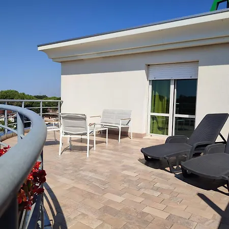 Hotel Alisei Lignano Sabbiadoro Exterior photo